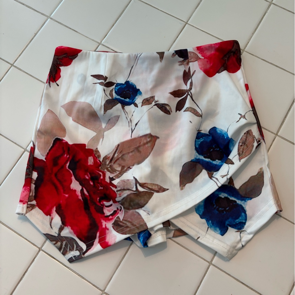 Floral Women's Skort red white blue flower size small asymmetrical event dance